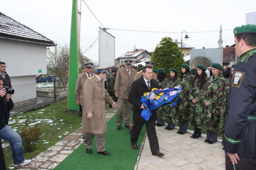 Predstavnici Ministarstva odbrane i Oružanih snaga BiH odali počast šehidima i poginulim borcima Arm