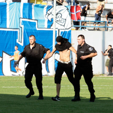 policija_i_navijac