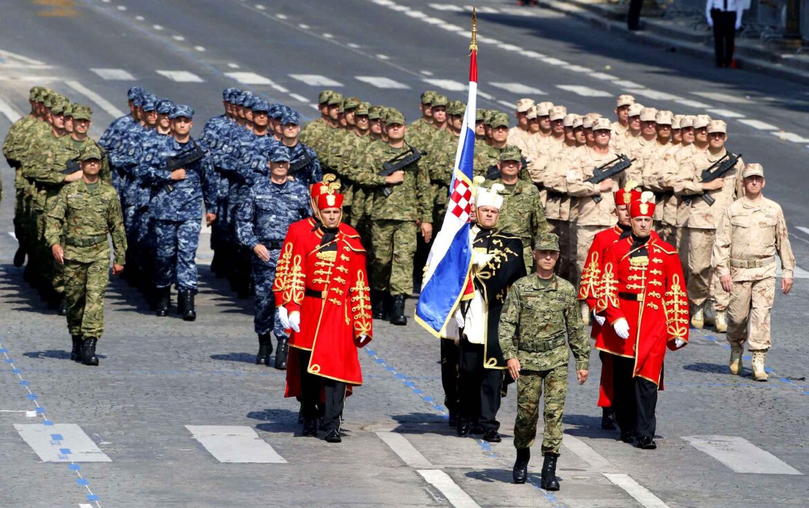 soldiers-from-croatia-march-during-234f-diaporama