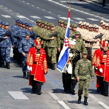soldiers-from-croatia-march-during-234f-diaporama