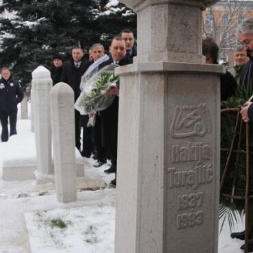 54ae5f37-fe9c-4a7e-b1f5-1c38b0765237-godisnjica-hakija-turajlic-2015-07-is-718x446